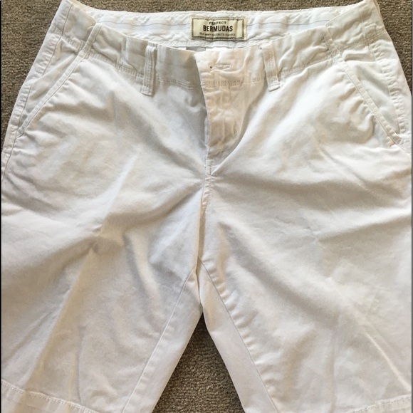 Old Navy women’s white Bermuda shorts - Picture 4 of 6